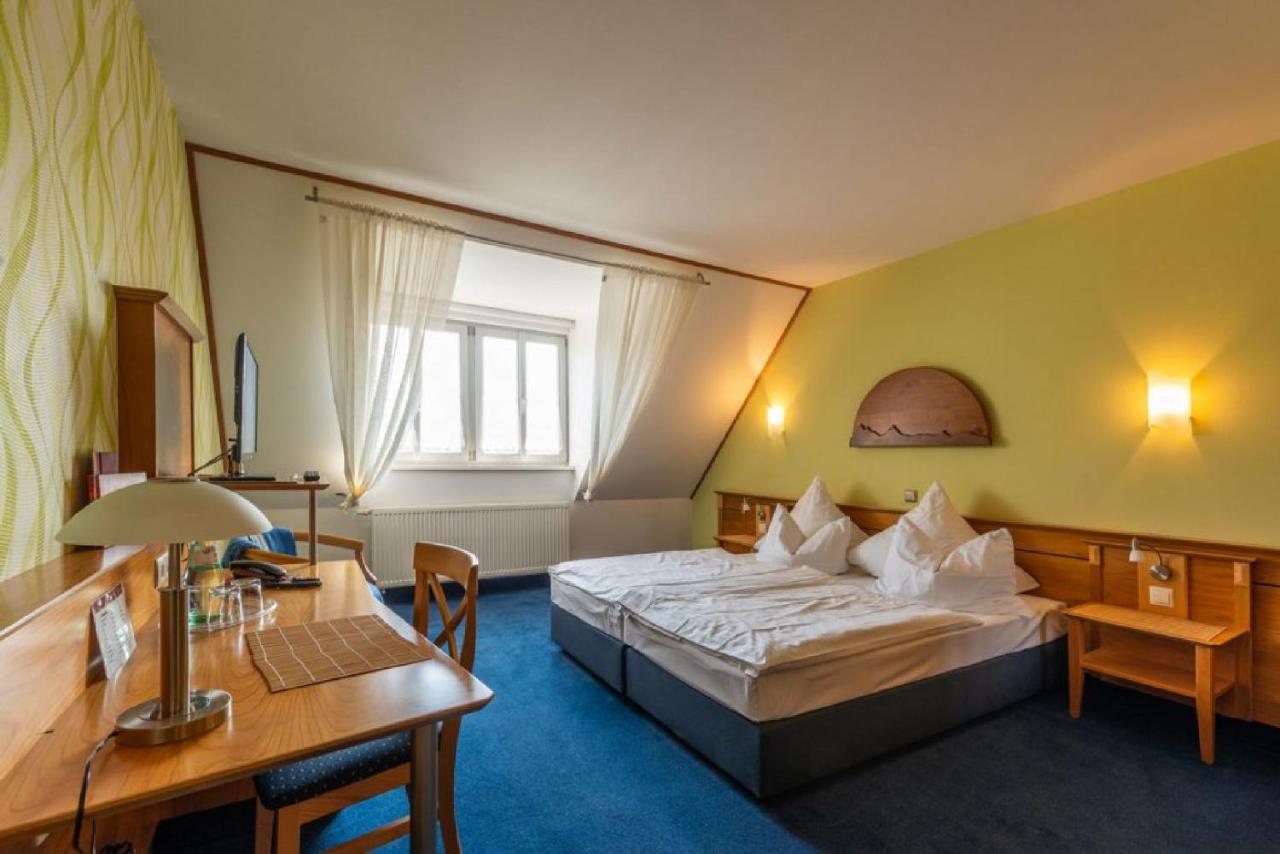 Biobausewein Wein Hotel Leben Ипхофен Экстерьер фото